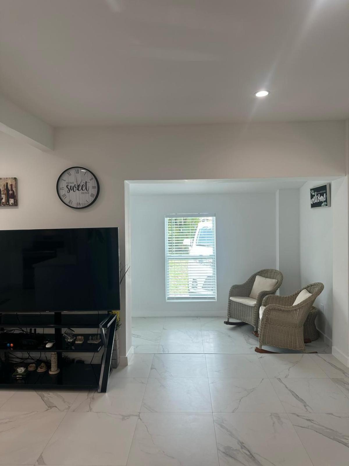 Pool House 3 Bedroom 2 Bathroom Holiday home North Miami Beach