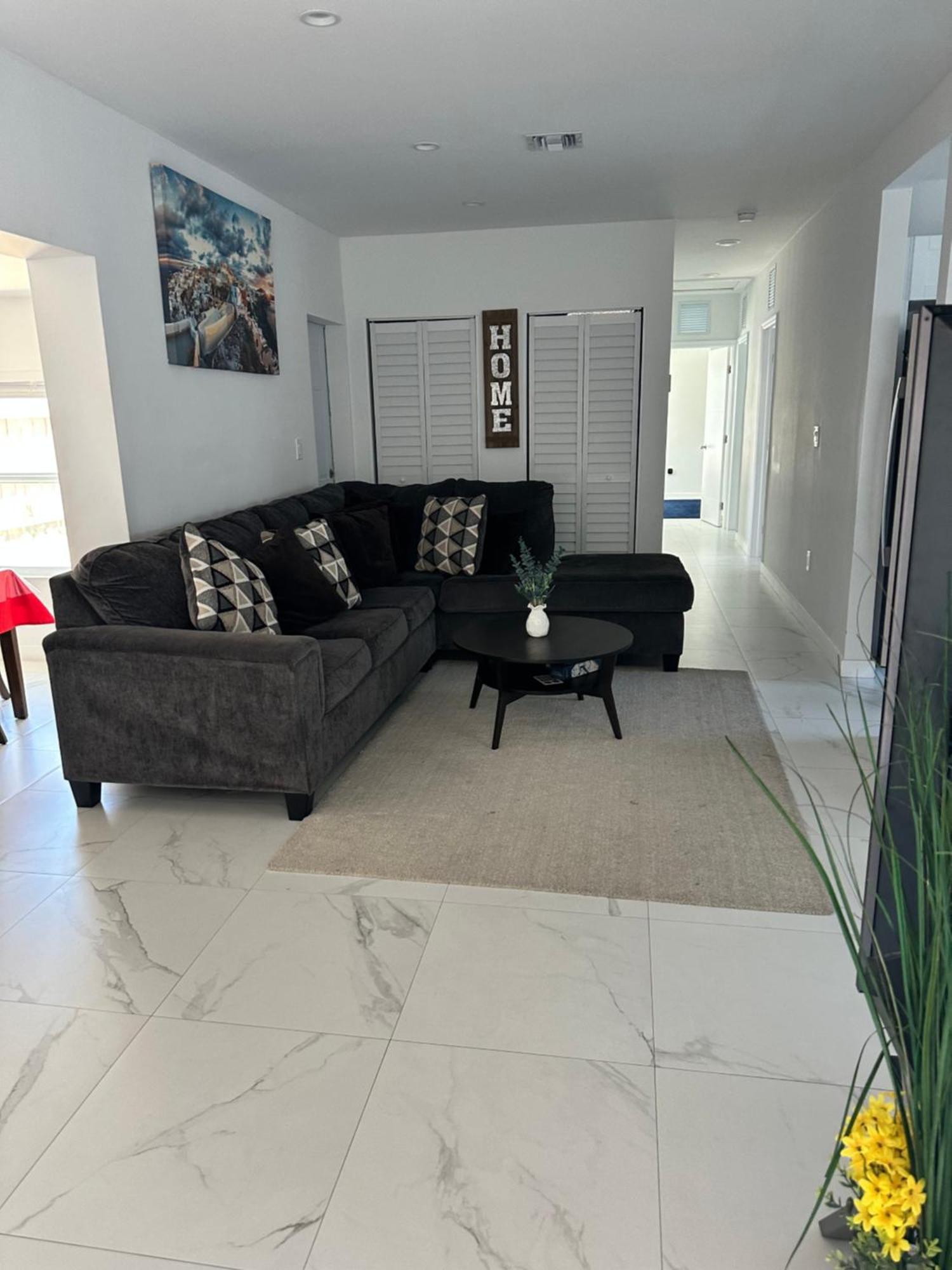Pool House 3 Bedroom 2 Bathroom